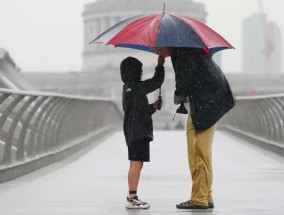 英国气象局发布天气预报，雷暴、洪水和30摄氏度的高温将席卷英国