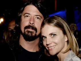 戴夫·格罗尔(Dave Grohl)在第一次见面时就预言妻子乔丁(Jordyn)会离开他